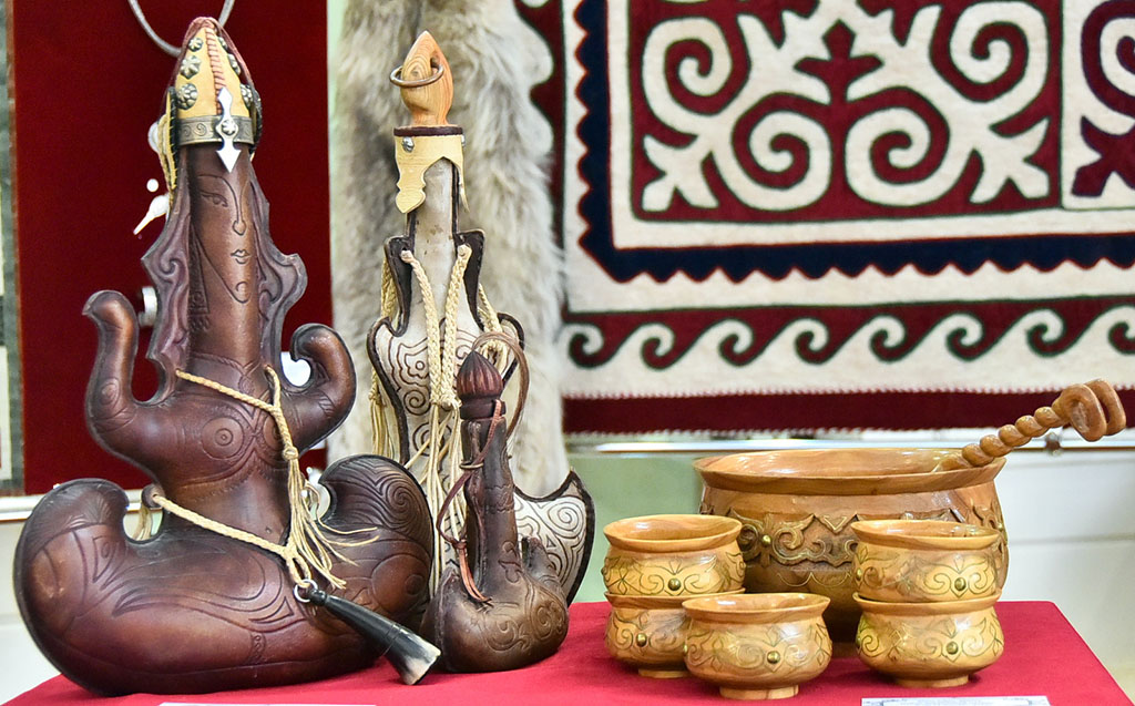 Выставка в Музее ИЗО познакомила с традициями и прикладным искусством казахского народа 