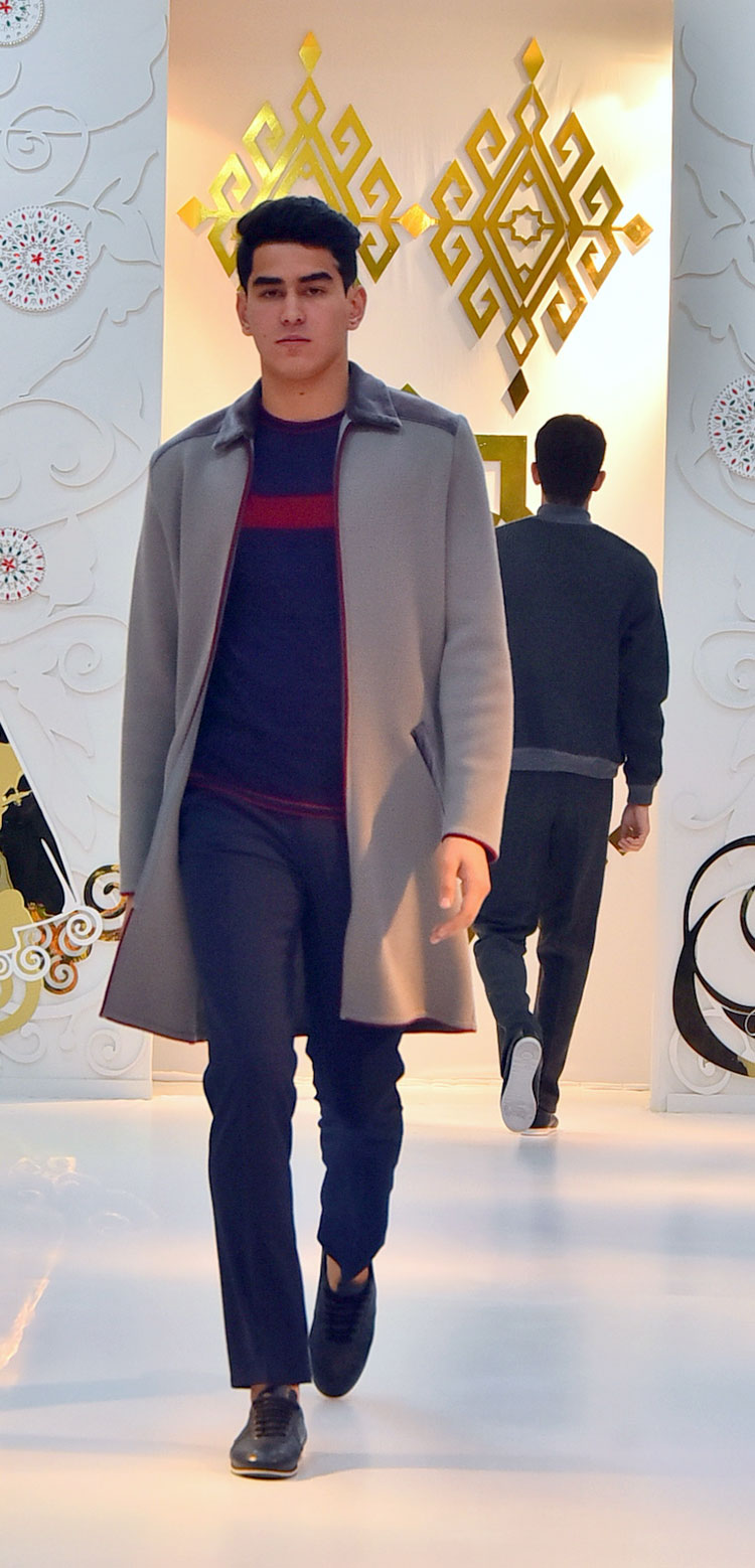 2019-njy ýylyň gyş-ýaz mösüminiň modasy: trikotaždan we jinsiden tiklilen dürli reňk öwüşginli lybaslar