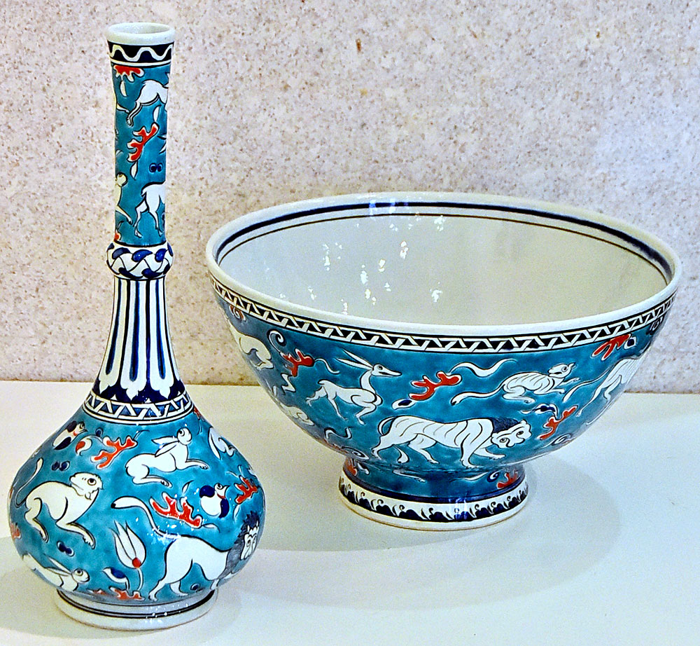 Aşgabatlylar türk keramikaçysy Ibrahim Kuşlunyň eserleri bieln tanyşýarlar