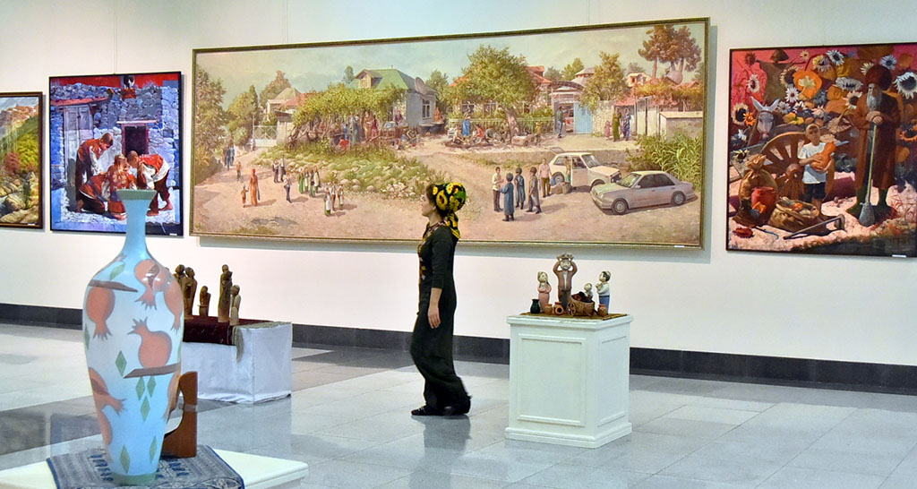 Art competition and exhibition showcases best works by students of Academy of Arts