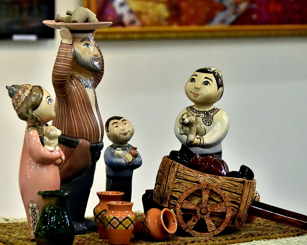 Çeperçilik akademiýasynyň talyplarynyň iň gowy işleri sergi-bäsleşikde görkezildi