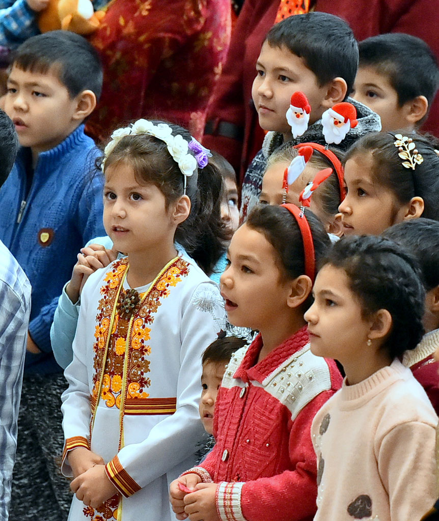 Alp Arslan adyndaky  drama teatry ýaşajyk tomaşaçylary  Täze  ýyl ertekisi bilen begendirdi
