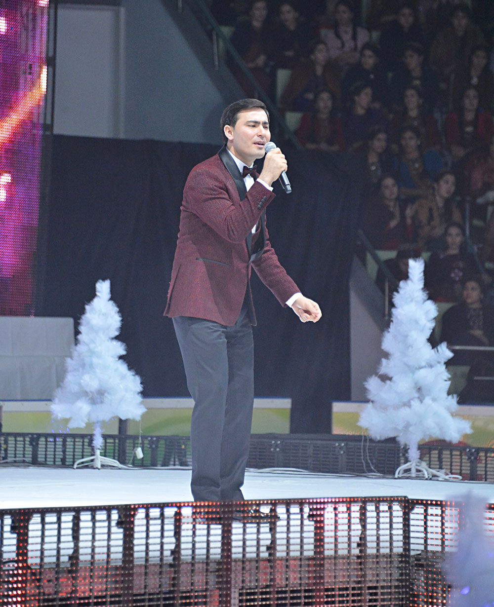 Ýetip gelýän Täze ýyl mynasybetli aýdym-saz sowgady