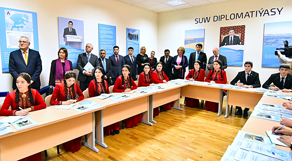 Türkmen diplomatiýasynyň möhüm ugurlary boýunça Okuw merkezi açyldy