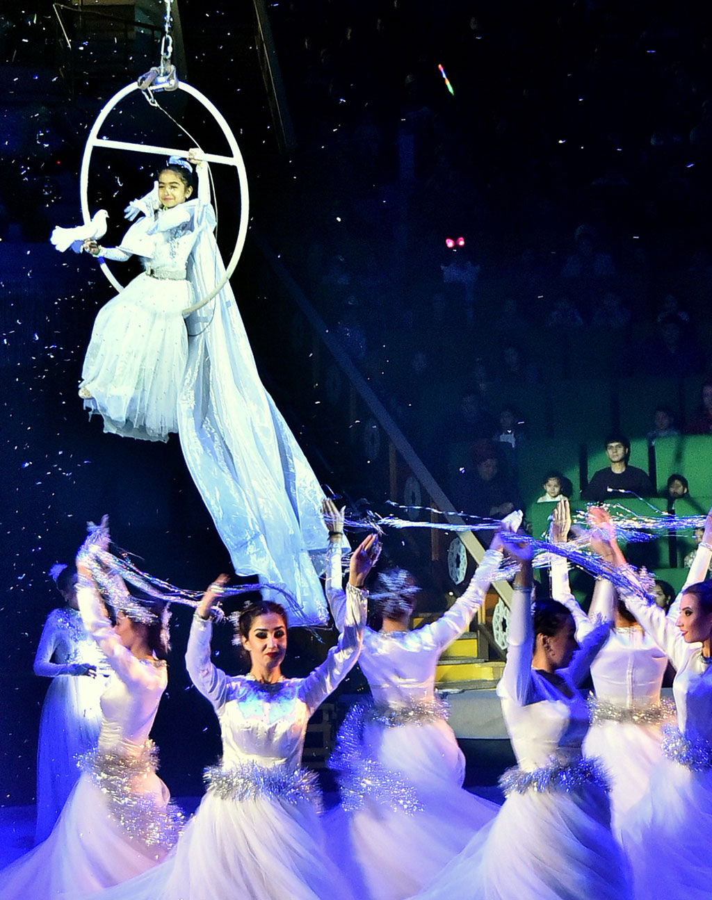 Gyzykly  Täze ýyl şirk çykyşlary tomaşaçylary özüne çekdi