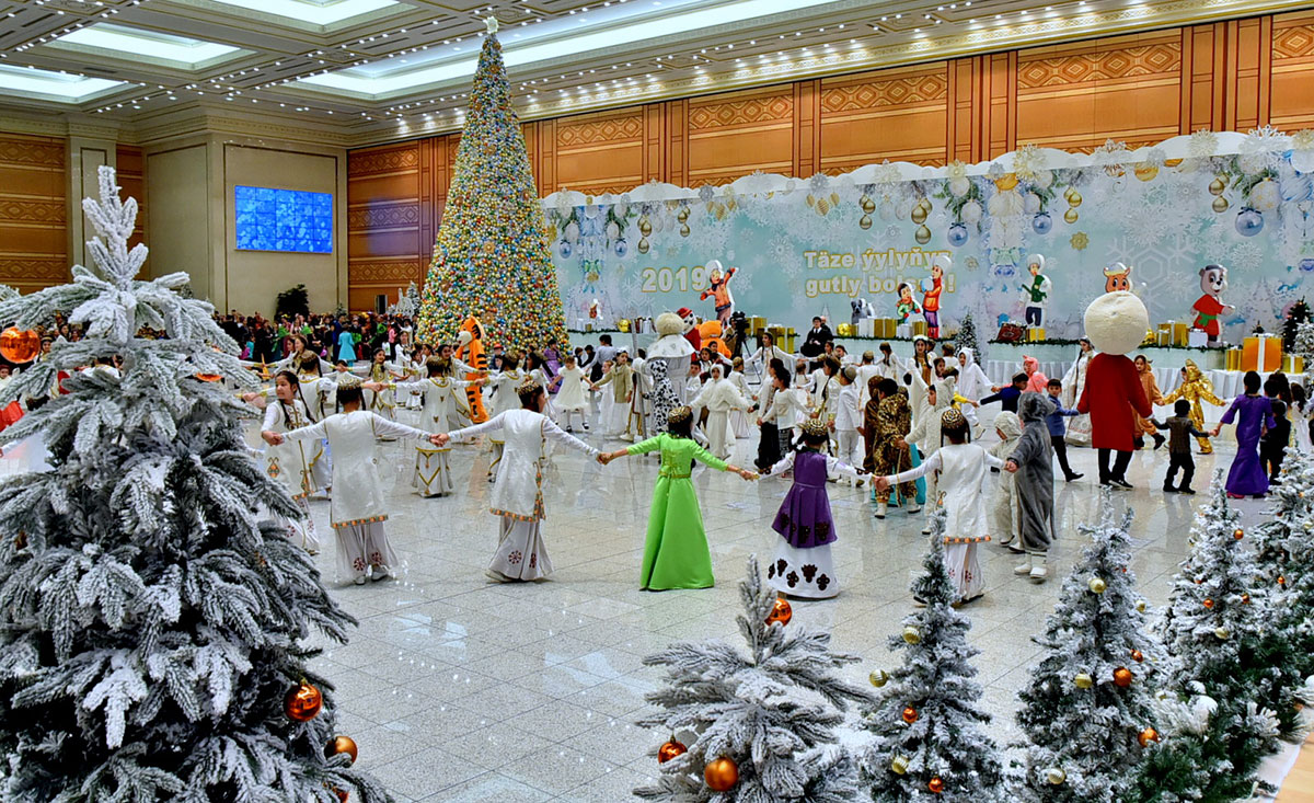 56 юных туркменистанцев стали лауреатами премии имени Гулбаба