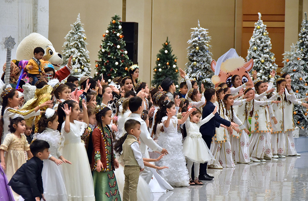 56 юных туркменистанцев стали лауреатами премии имени Гулбаба