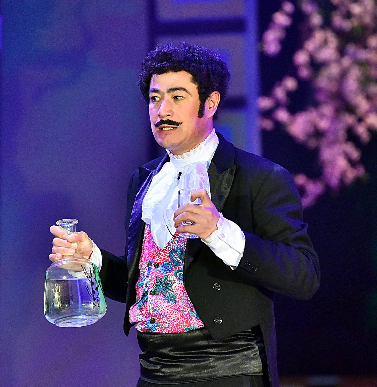 Kakajan Aşyrow sahnada Çehowyň wodewilini goýdy