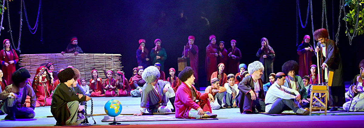 Kakajan Aşyrowyň “Döwlet guşy” oýnunyň tomaşaçysy hemişe ýetik