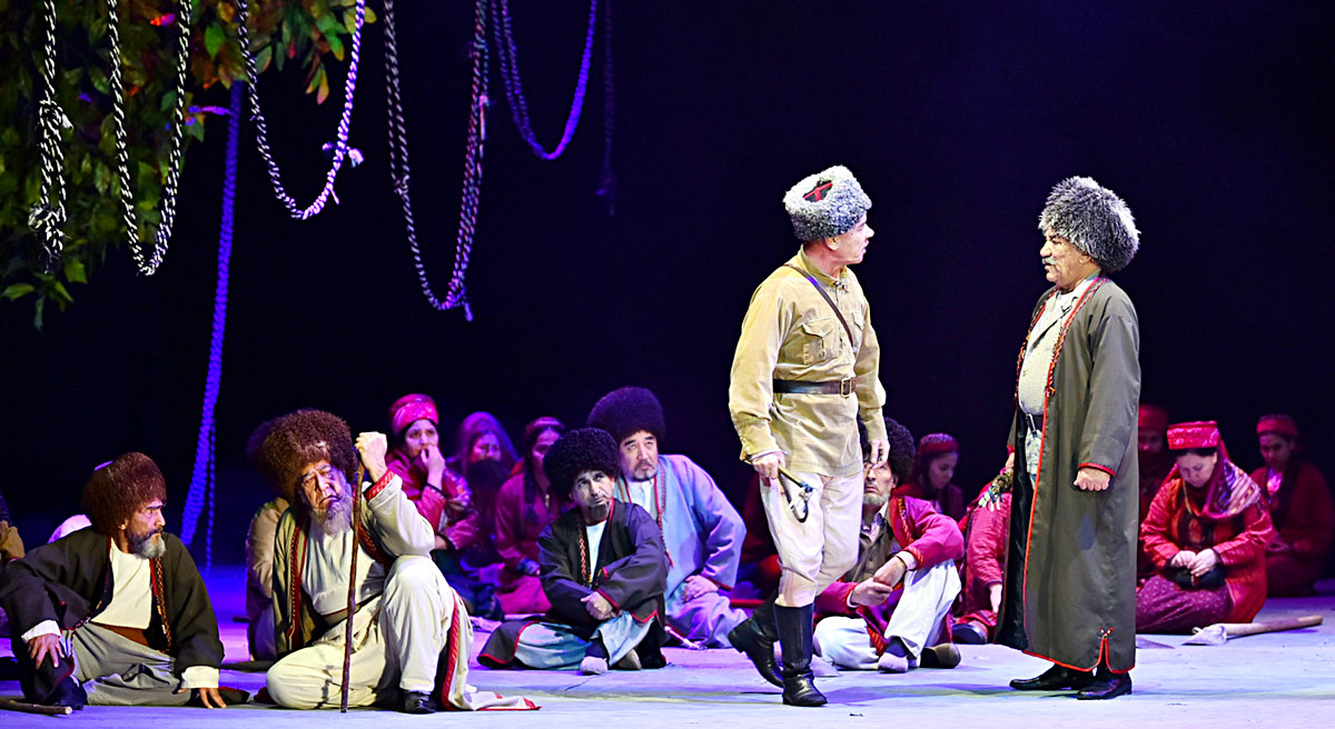 Kakajan Aşyrowyň “Döwlet guşy” oýnunyň tomaşaçysy hemişe ýetik