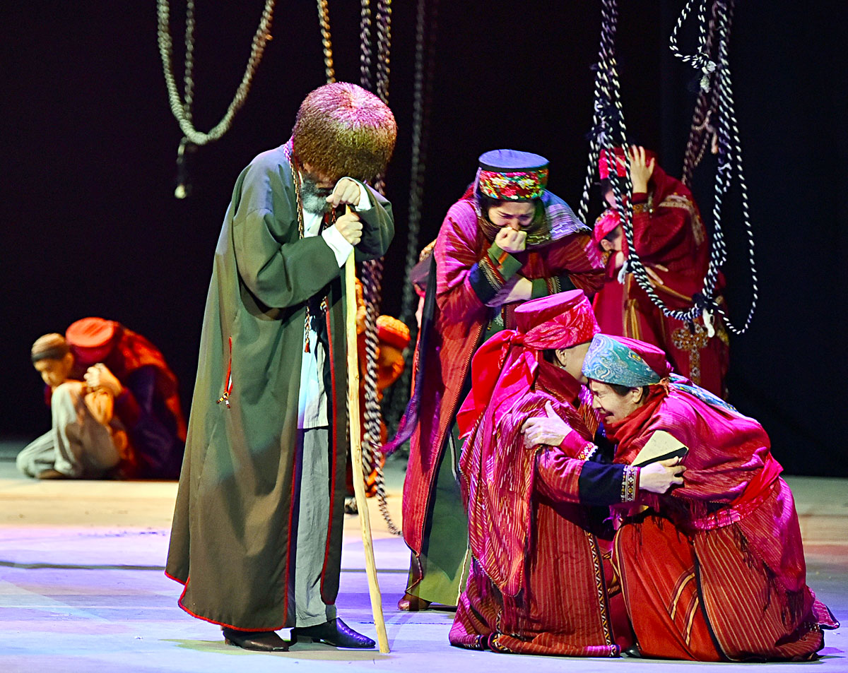 Kakajan Aşyrowyň “Döwlet guşy” oýnunyň tomaşaçysy hemişe ýetik