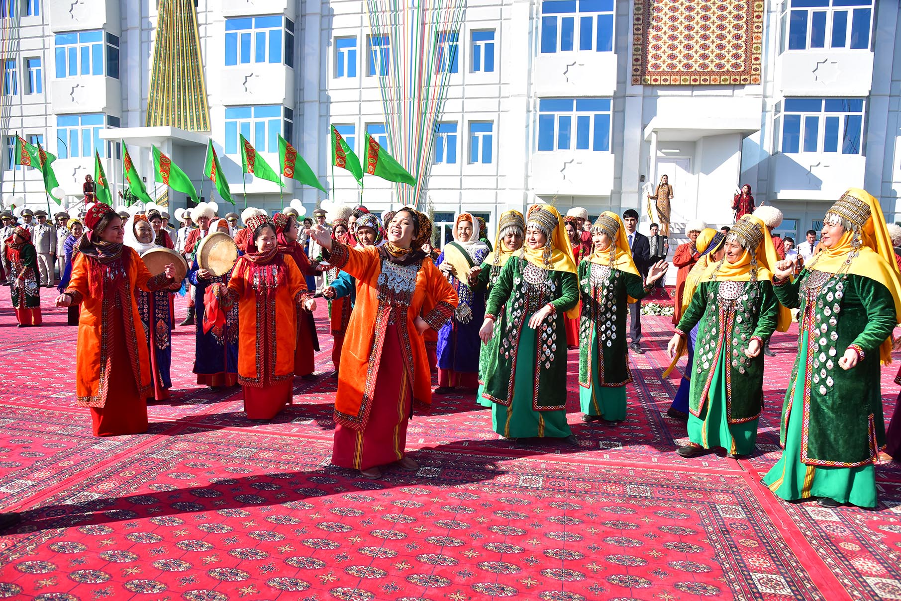 Семьи сотрудников Лебапского велаятского управления полиции справили новоселья 