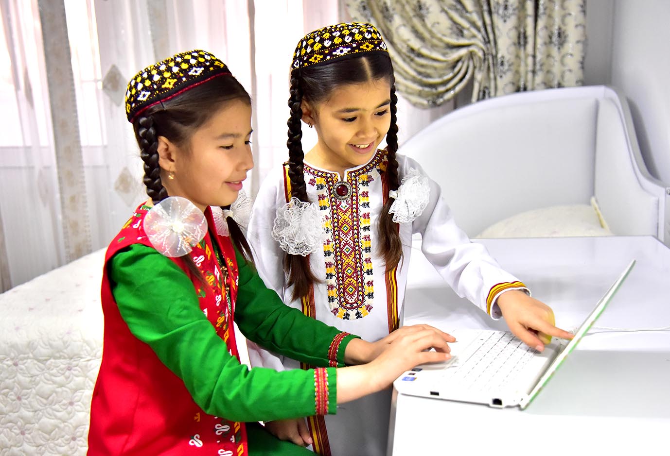 Семьи сотрудников Лебапского велаятского управления полиции справили новоселья 