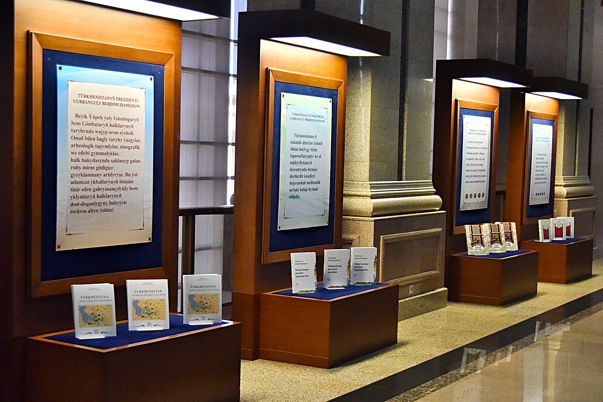 Medeniýet we bilim ulgamlarynyň wekilleri  kitabyň ähmiýeti barada talyplar bilen söhbetdeşlik geçirdiler