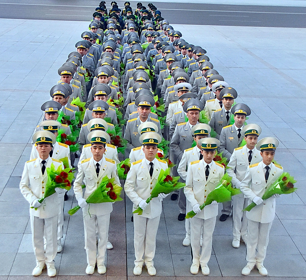 Türkmenistanda merdana Watan goragçylary sarpalanylýar