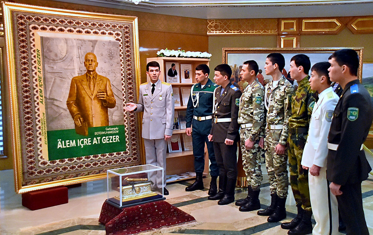 Türkmenistanda merdana Watan goragçylary sarpalanylýar