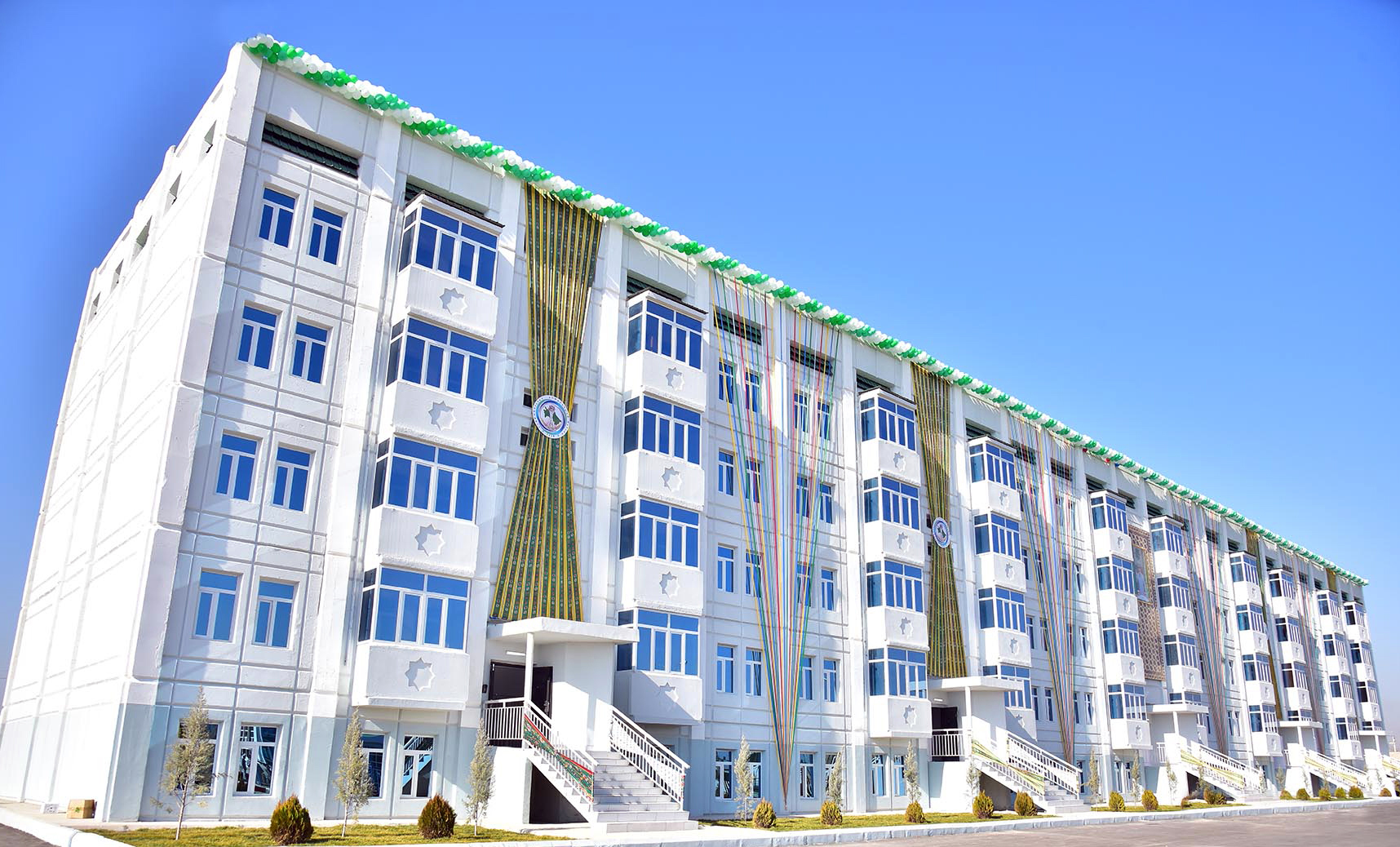 Lebap welaýat  polisiýa müdirliginiň işgärleriniň maşgalalary  täze jaýlara göçüp bardylar