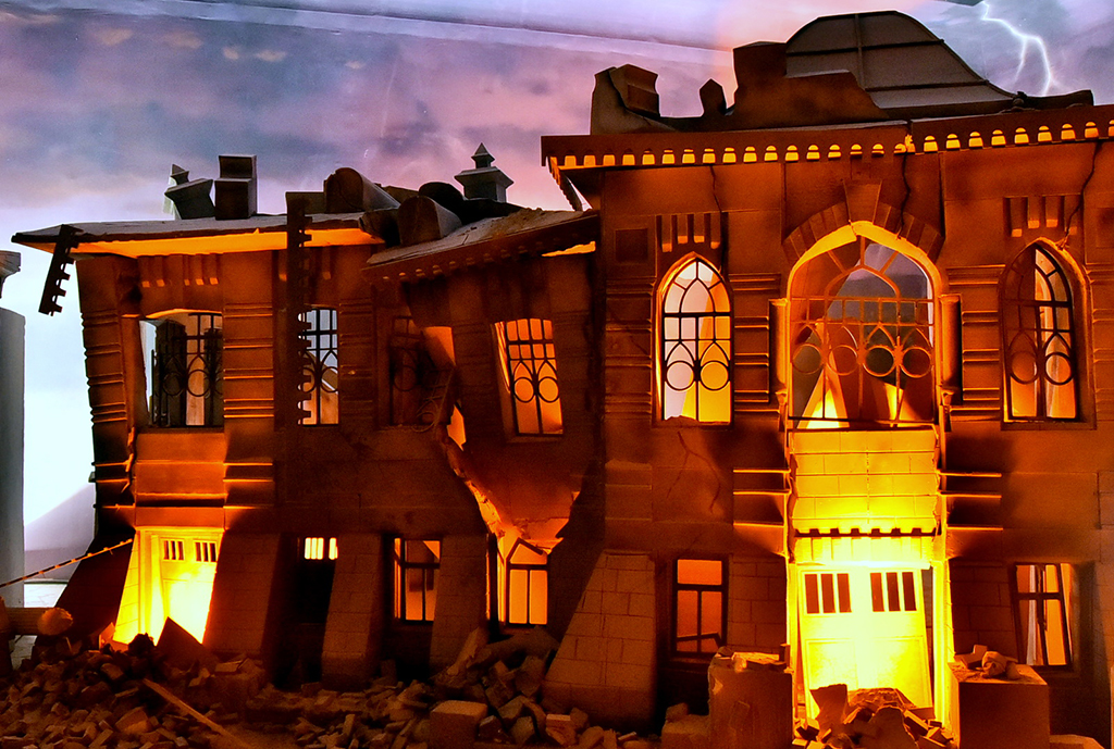 «Halk hakydasy»Ýadygärlik toplumynyň muzeýine barýanlar elektron görkezijiniň hyzmatyndan peýdalanyp bilerler