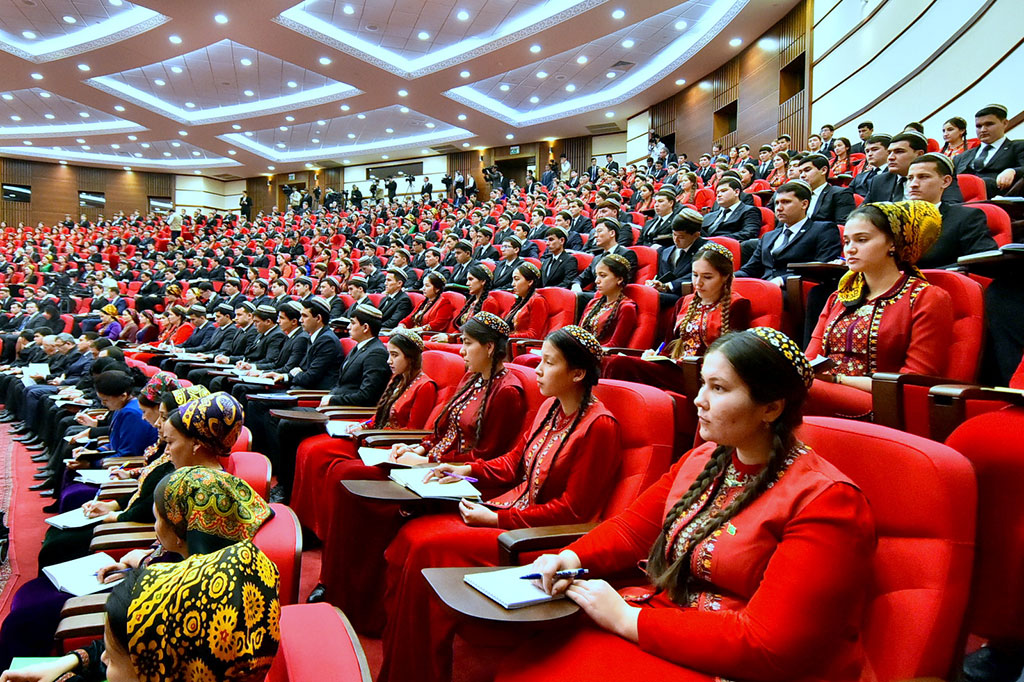 Sergeý Lawrow  Türkmenistanyň Daşary işler ministrliginde duşuşyk geçirdi we  Halkara gatnaşyklary institutynda sapak berip, çykyş etdi 