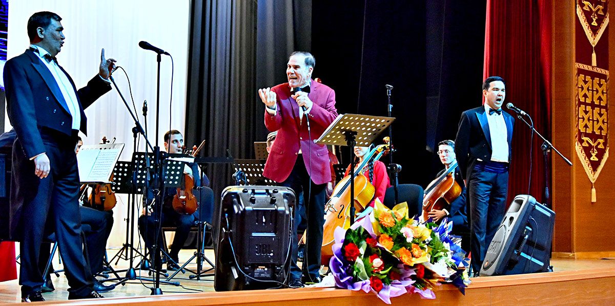 Атагельды Гарягдыев: общение с публикой вдохновляет