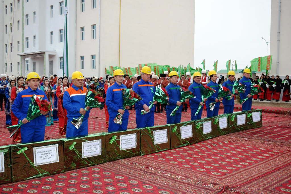 40 семей дашогузцев справили новоселье 