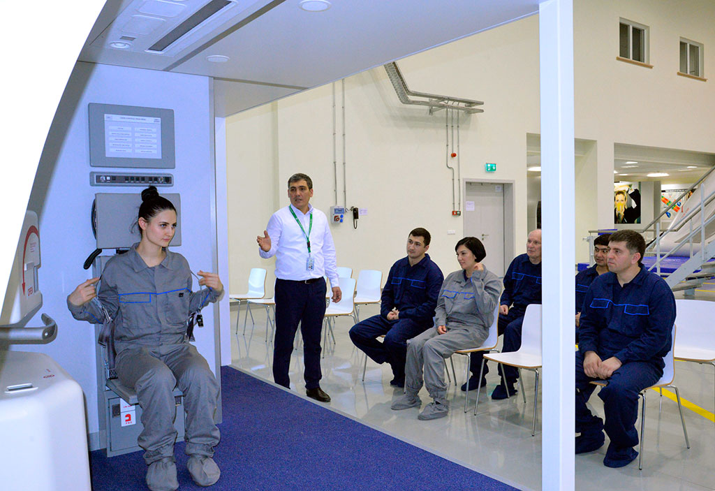 «Türkmenhowaýollary» agentliginiň ekipažlary heläkçiliklerde halas ediş taýýarlygyny kämilleşdirýärler