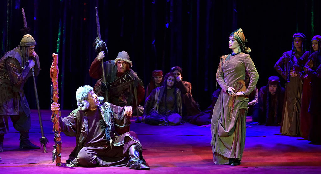 Kakajan Aşyrow Aleksandr Wolodiniň “Suwulgan” pýesasyny özboluşly sahnalaşdyrdy