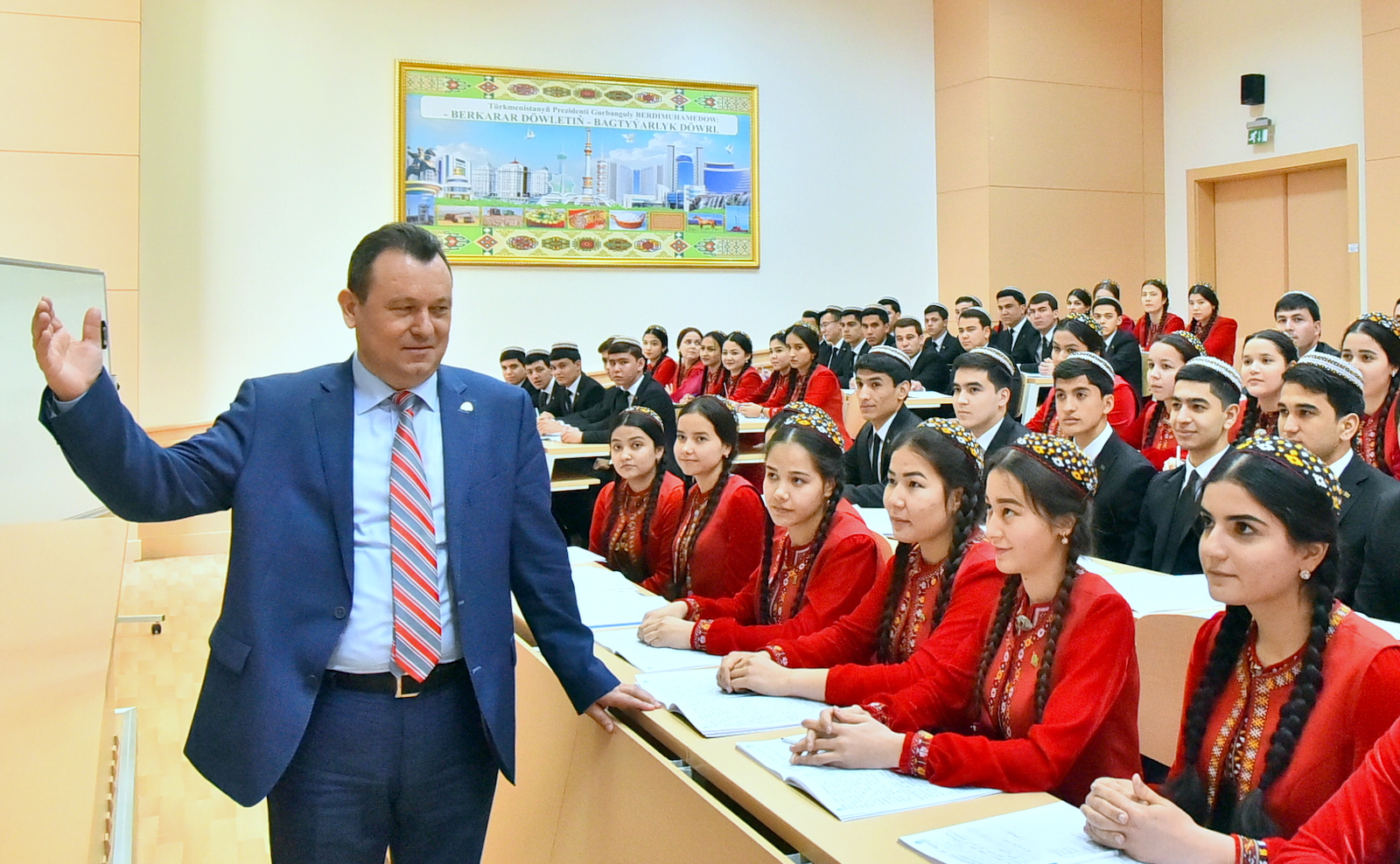 Buharest uniwersitetiniň wekiliýetiniň sapary