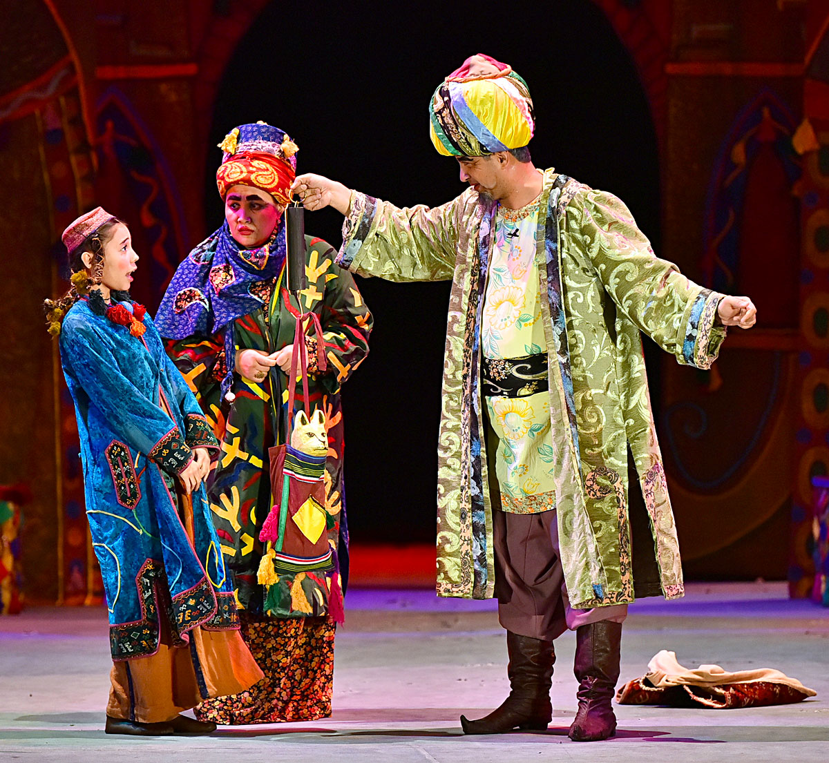 Kakajan Aşyrowyň Hoja Nasreddin baradaky sahna oýny: çynlakaý zatlar hakynda çülkünç hekaýat