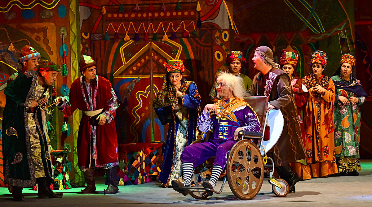 Kakajan Aşyrowyň Hoja Nasreddin baradaky sahna oýny: çynlakaý zatlar hakynda çülkünç hekaýat