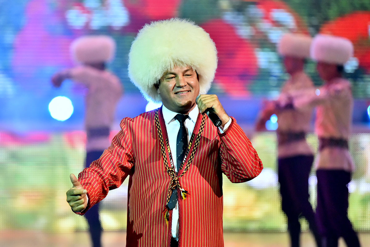 В честь туркменских женщин состоялся праздничный концерт 