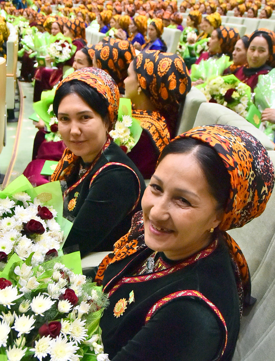 Состоялись праздничные мероприятия в честь многодетных матерей 