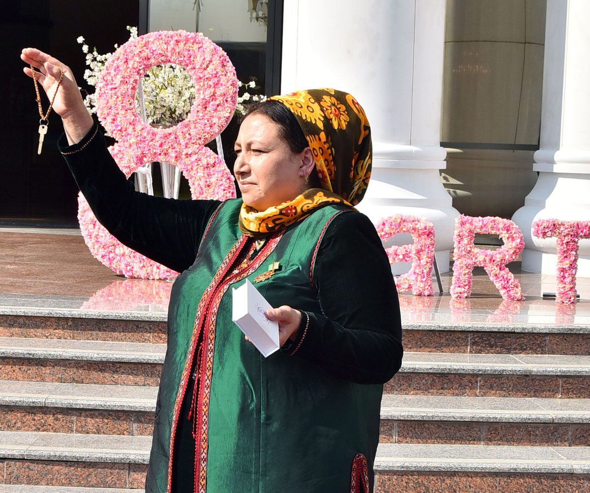 «Ene mähri» diýen hormatly ada mynasyp bolan zenanlar sarpalandy