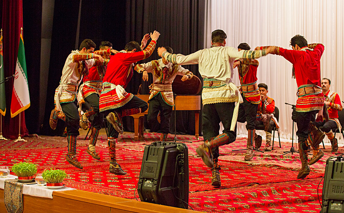 Иранский ансамбль «Джейлан» преподнёс ашхабадцам музыкальный подарок 