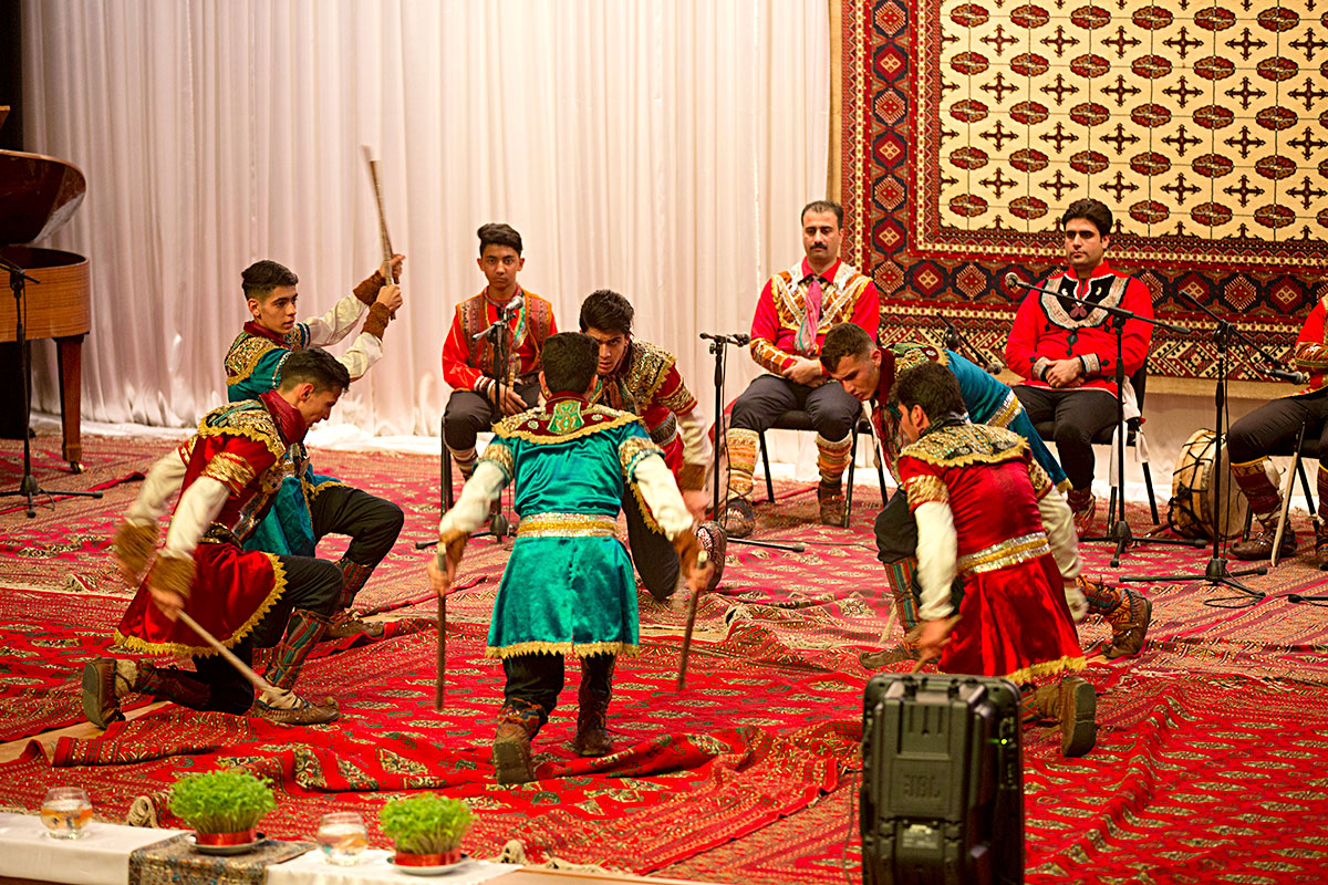 Иранский ансамбль «Джейлан» преподнёс ашхабадцам музыкальный подарок 