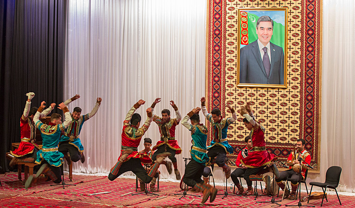 Иранский ансамбль «Джейлан» преподнёс ашхабадцам музыкальный подарок 