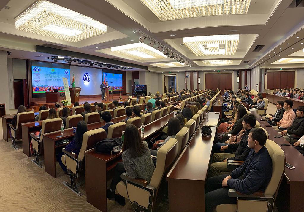 Türkmenistanyň Pekindäki diplomatik wekilhanasy Halkara telekeçiligi we ykdysadyýeti uniwersitetinde duşuşyk geçirdi