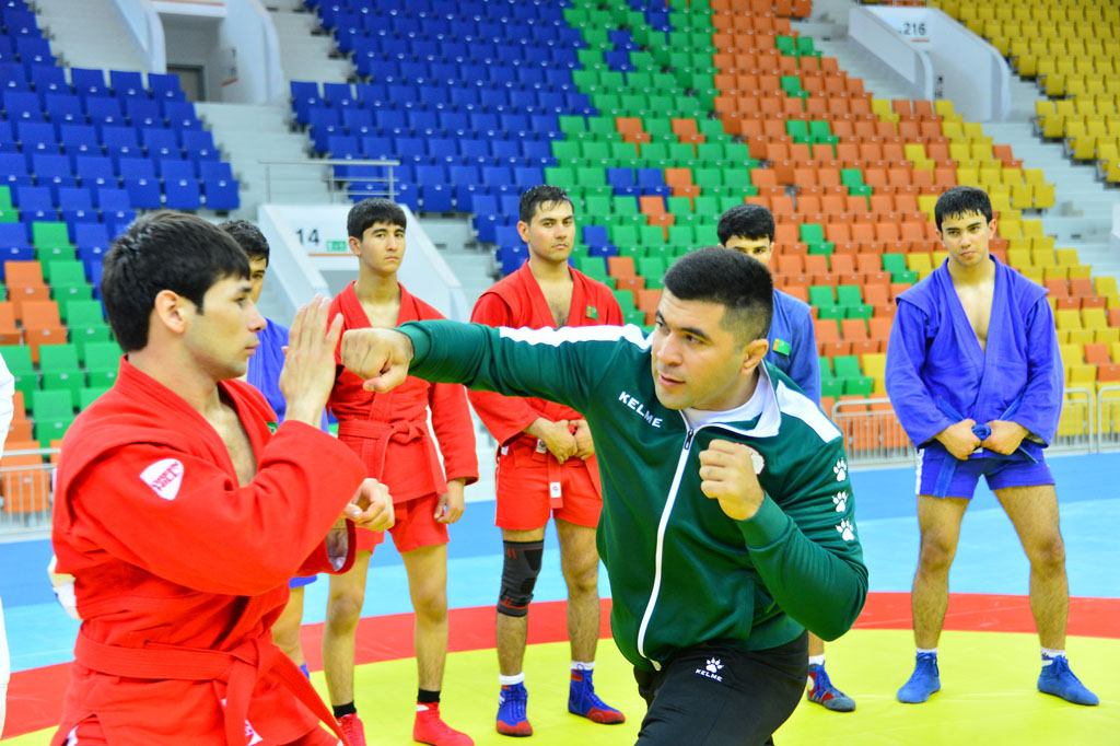 Василий Шестаков дал интервью представителям туркменских СМИ 