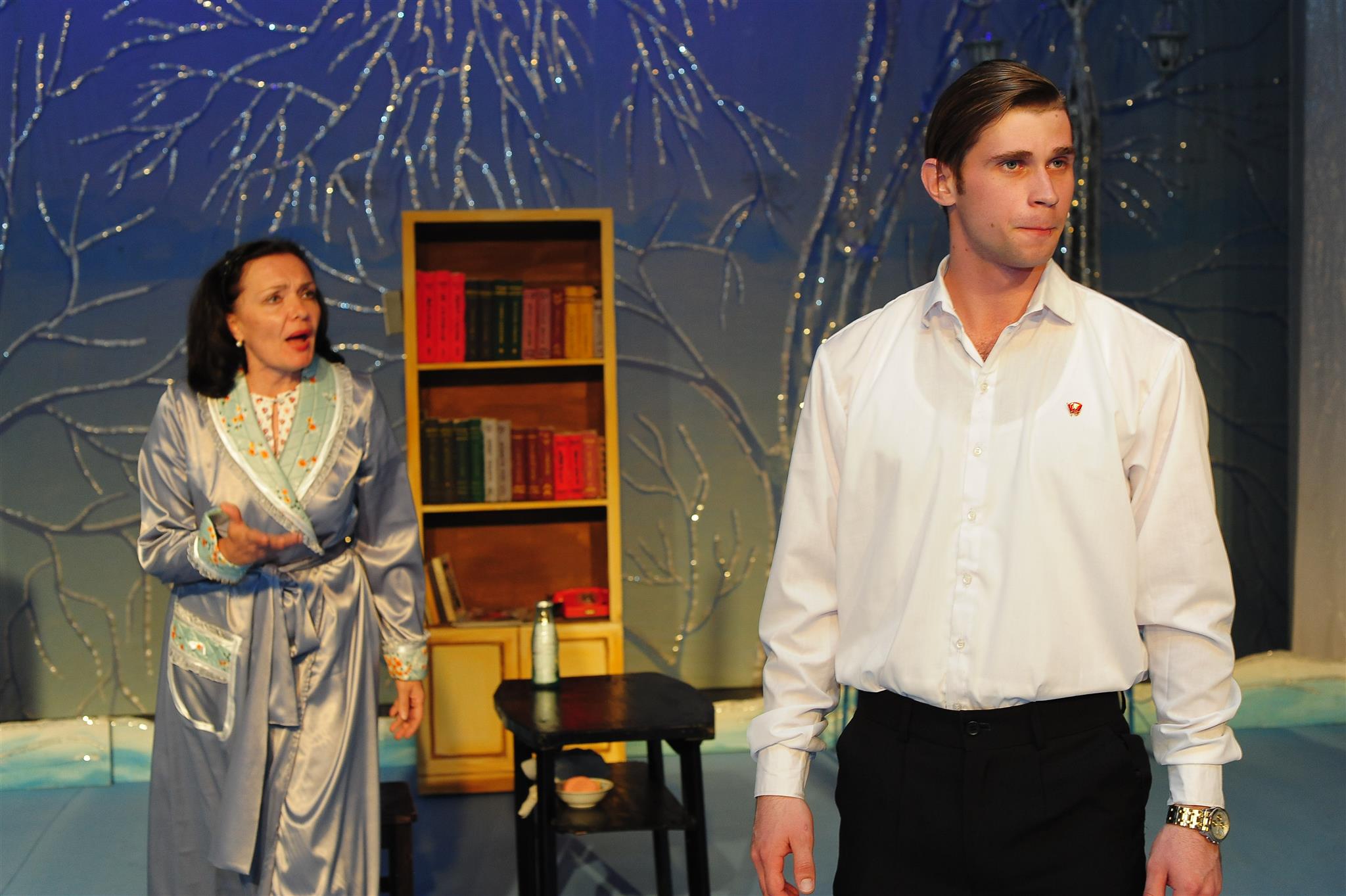 Puşkin adyndaky teatryň sahnasynda Wolodiniň pýesasy boýunça goýlan “Bäş agşam” oýnunyň premýerasy şowly geçdi