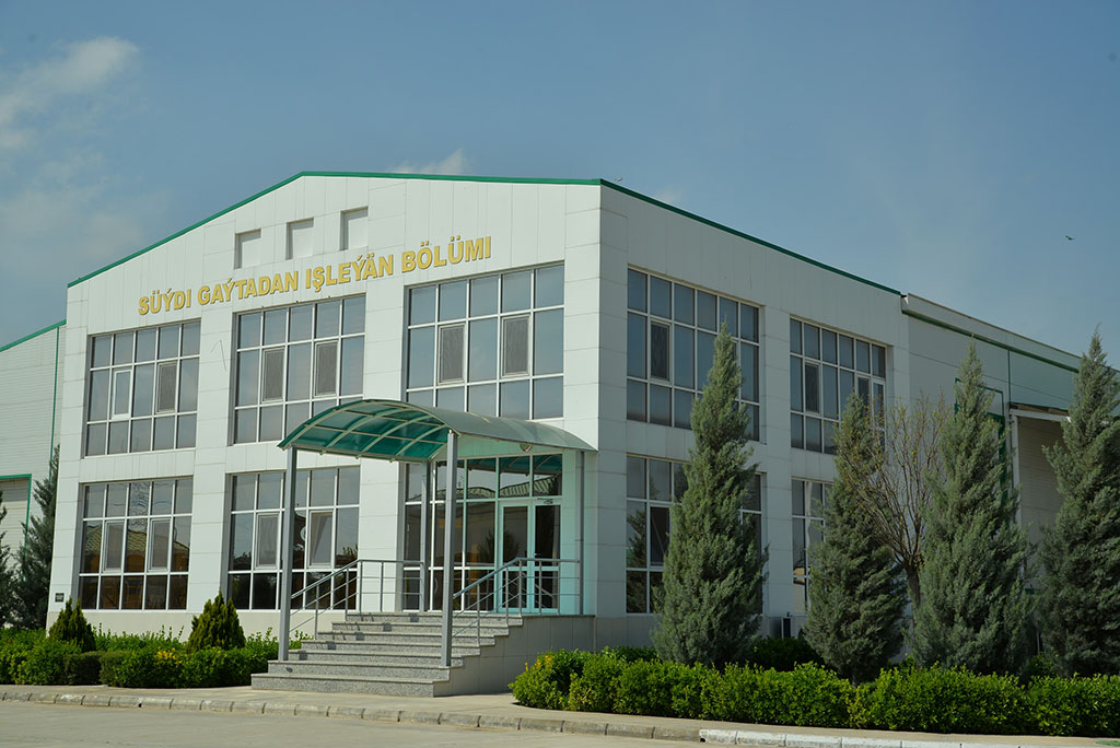 Paýtagtyň söwda nokatlarynda «Sahabatly» belgili süýt önümleri has köpeler