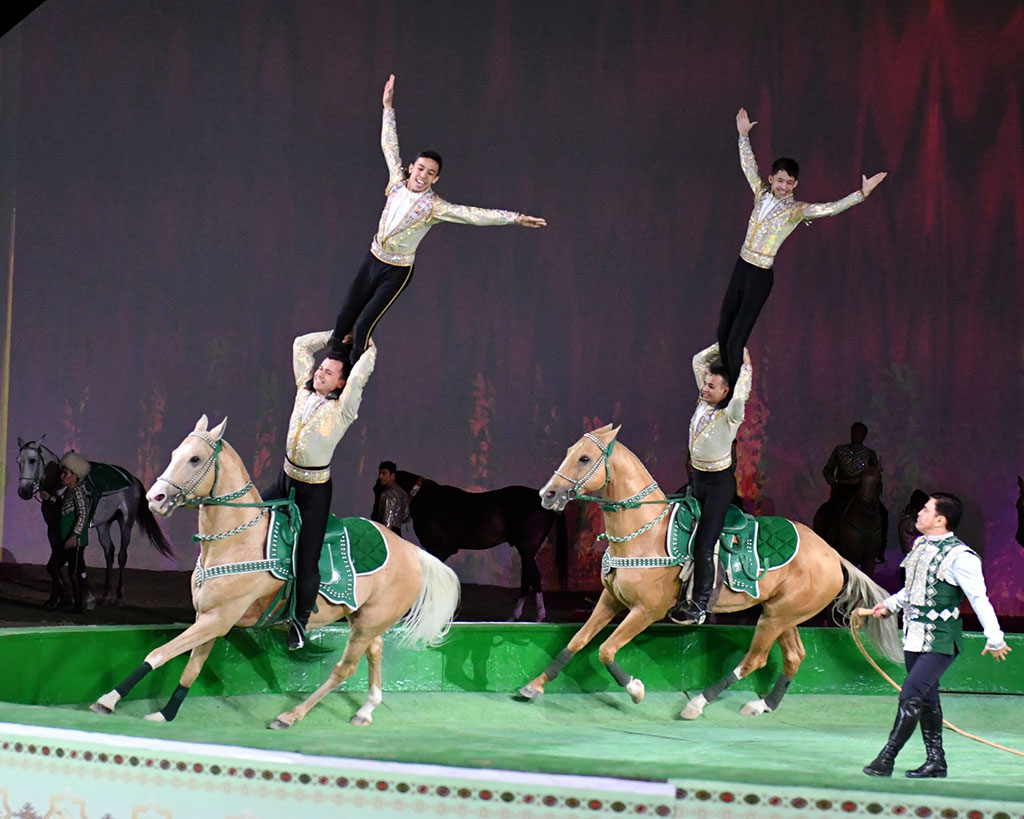 Turkmen horse riders perform with success in Bahrain 