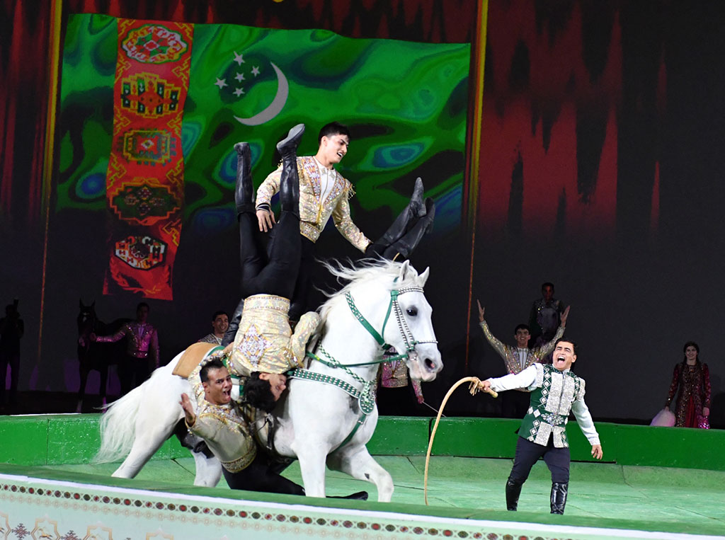 Turkmen horse riders perform with success in Bahrain 