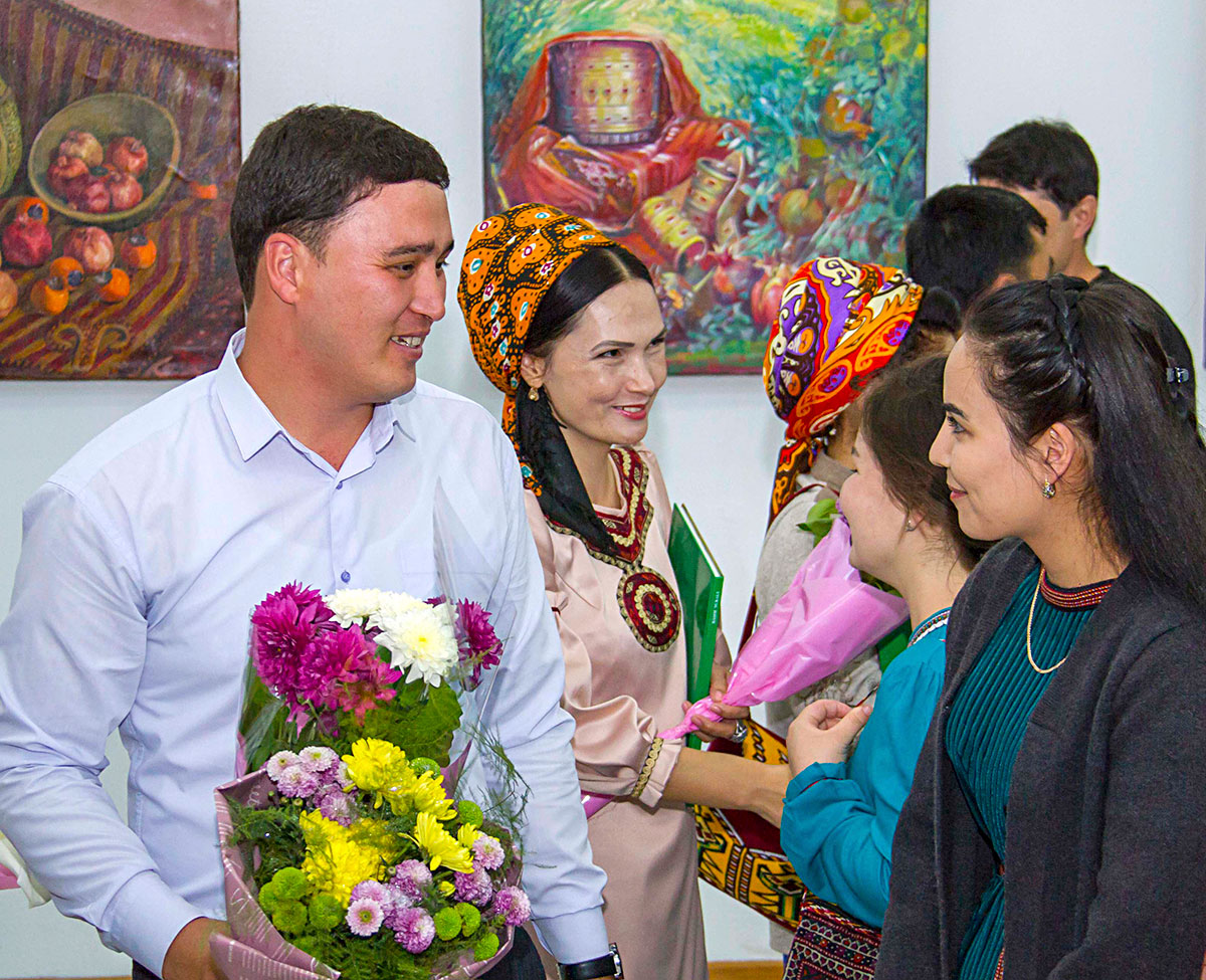 Aşgabatlylar  Mary žiwopis mekdebiniň ýaş nesliniň döredijiligi bilen tanyşdylar