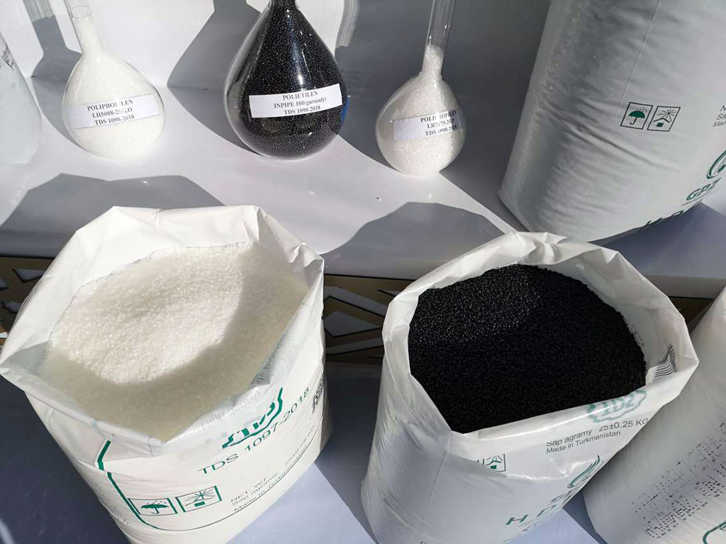 Dünýä bazarynda türkmen önümleriniň  möçberi we görnüşleri artýar