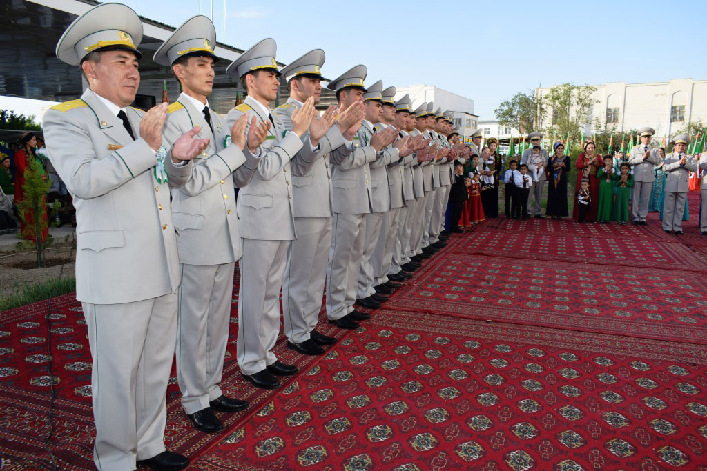 Daşoguzda Migrasiýa gullugynyň işgärleriniň maşgalalary täze jaýa göçüp bardylar