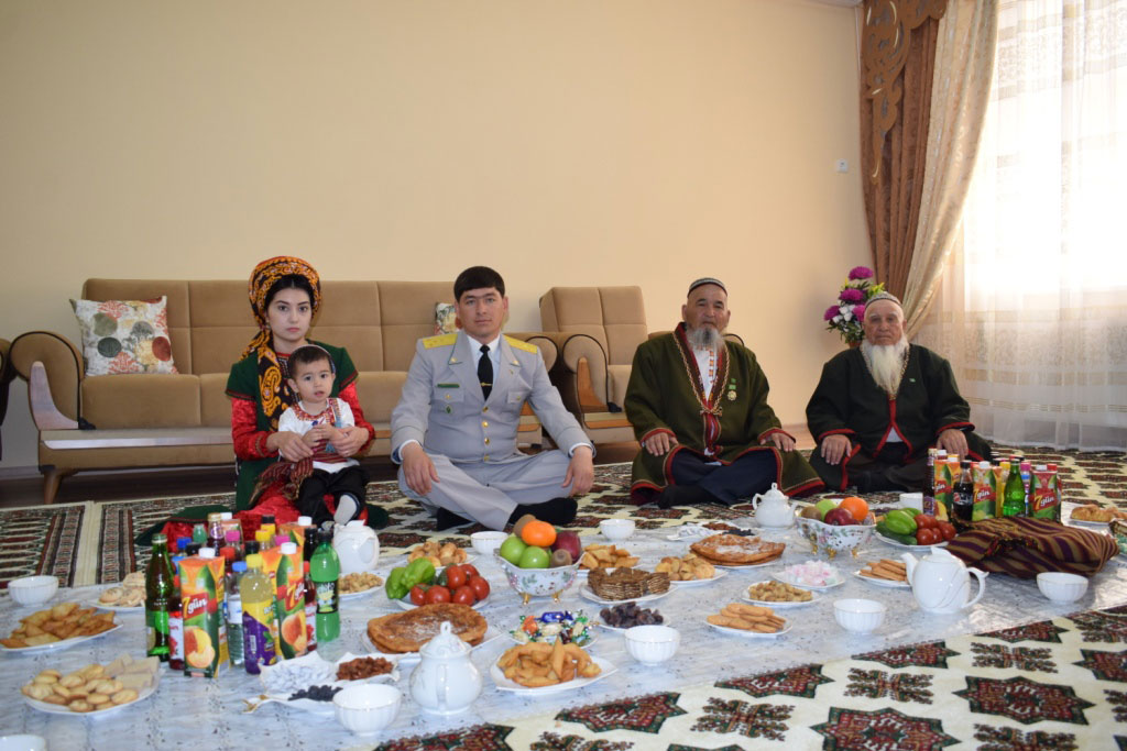 Daşoguzda Migrasiýa gullugynyň işgärleriniň maşgalalary täze jaýa göçüp bardylar