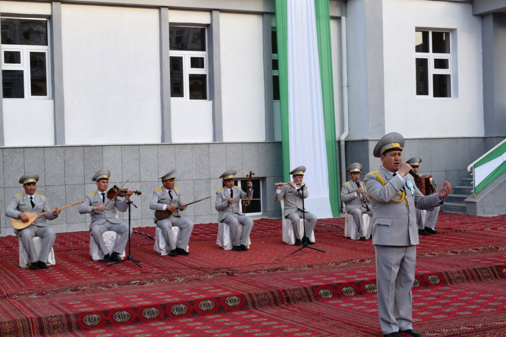 Daşoguzda Migrasiýa gullugynyň işgärleriniň maşgalalary täze jaýa göçüp bardylar