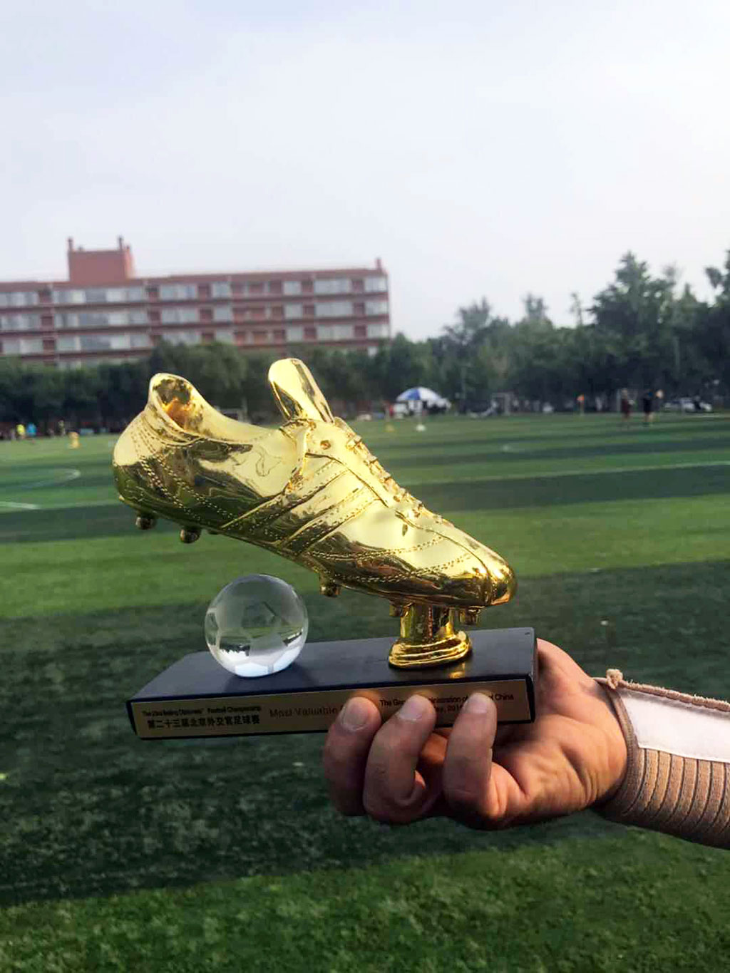 Türkmenistanyň Ilçihanasynyň topary Pekinde futbol boýunça diplomatlaryň arasynda geçirilen ýaryşyň ýeňijisi boldy
