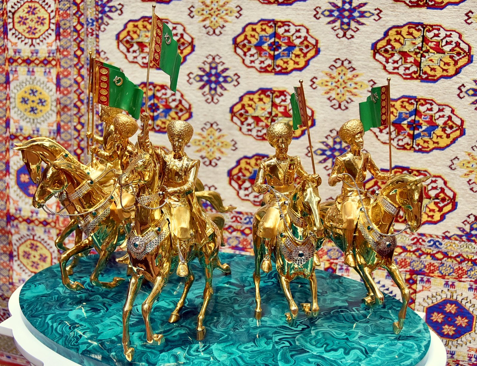 Конституции и Государственному флагу Туркменистана посвящена выставка в Главном музее 