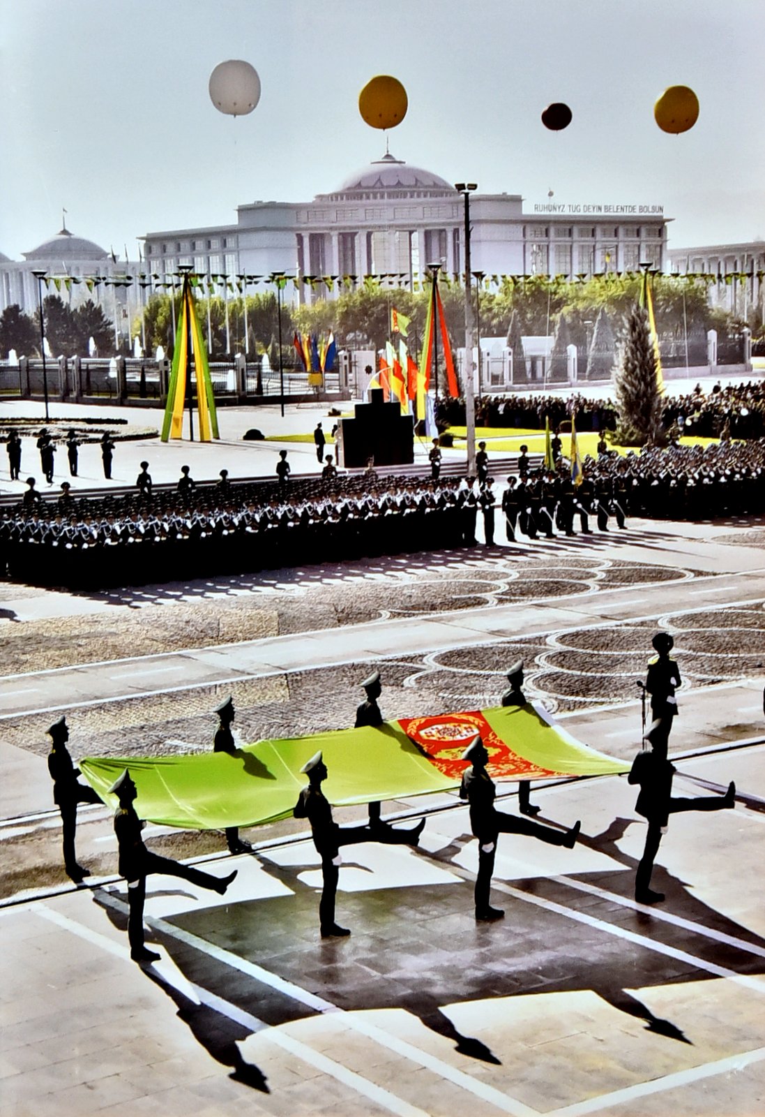 Конституции и Государственному флагу Туркменистана посвящена выставка в Главном музее 